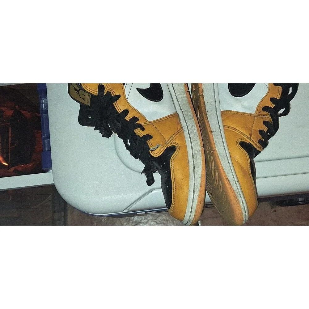 Men's Size 10 Retro Nike Air Jordan 1 Mid 